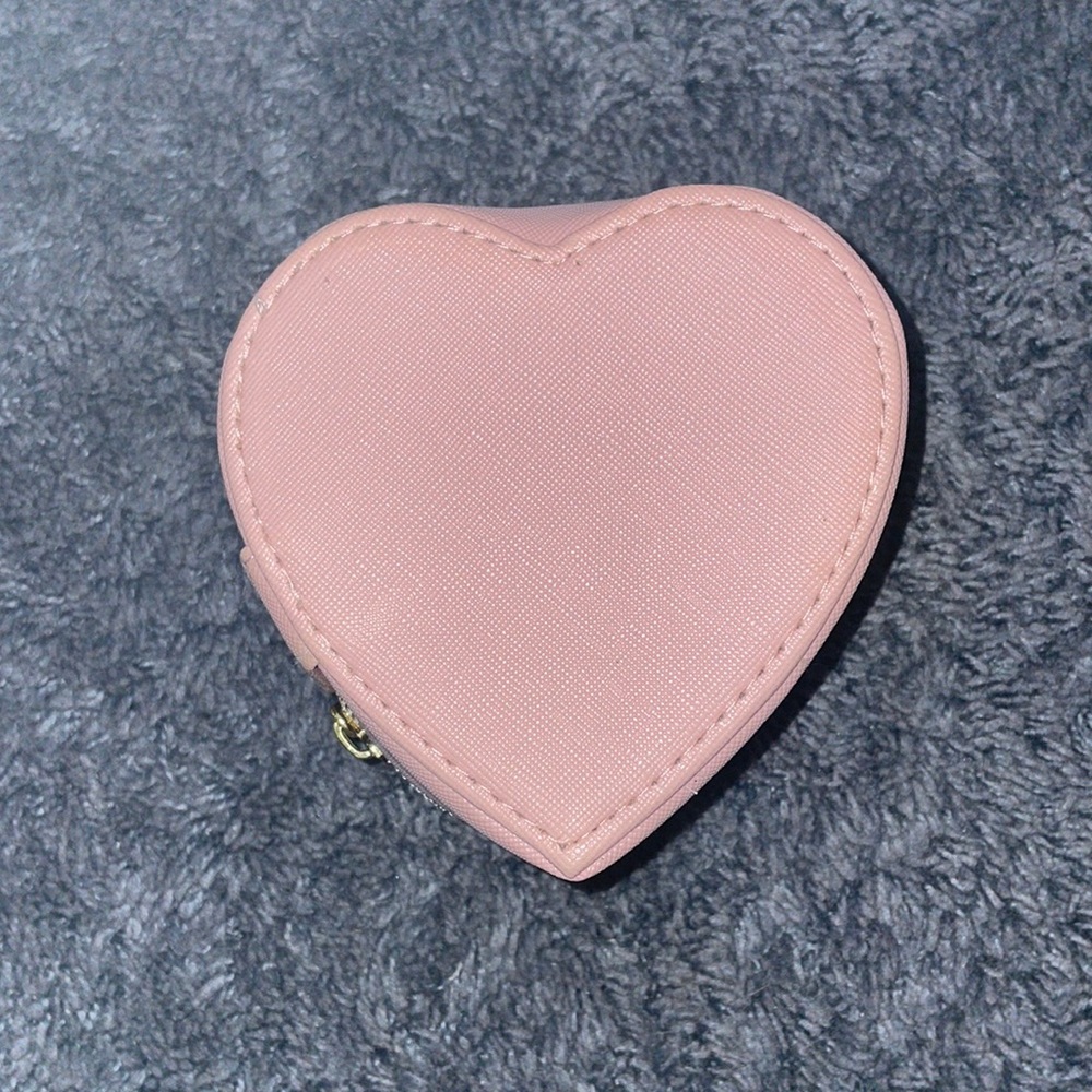 NWOT heart zip up box
